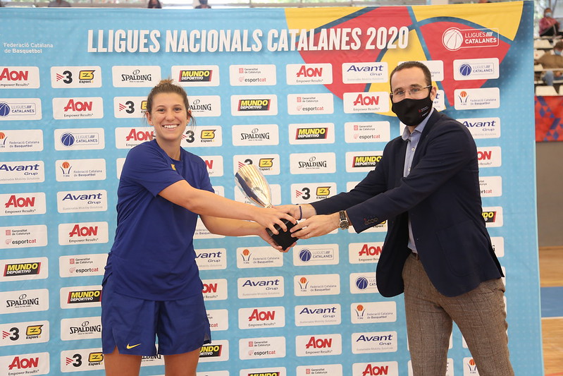 esportcat's tweet photo. La SGEAF, a #SantFeliu de Llobregat, a la final de la Lliga Nacional Catalana Femenina 2 de bàsquet entre @MaresmeBoet3V i @FCBbasket_fem. @FCBQ @ajsantfeliu @Pere_vila_juris #esportcat https://t.co/p7GXLOaacN