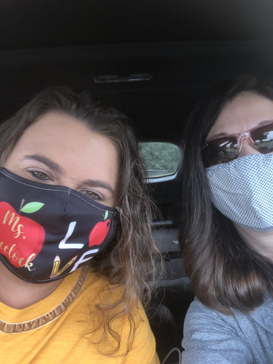 Hamner_jungle's tweet photo. Mission complete!  Just delivered books to our Coles families. #mrshamner&amp;mswheelock #fortheloveofbooks #goingtheextramile @ColesRoadrunner @TreadwellMrs https://t.co/3FZoJipBnE