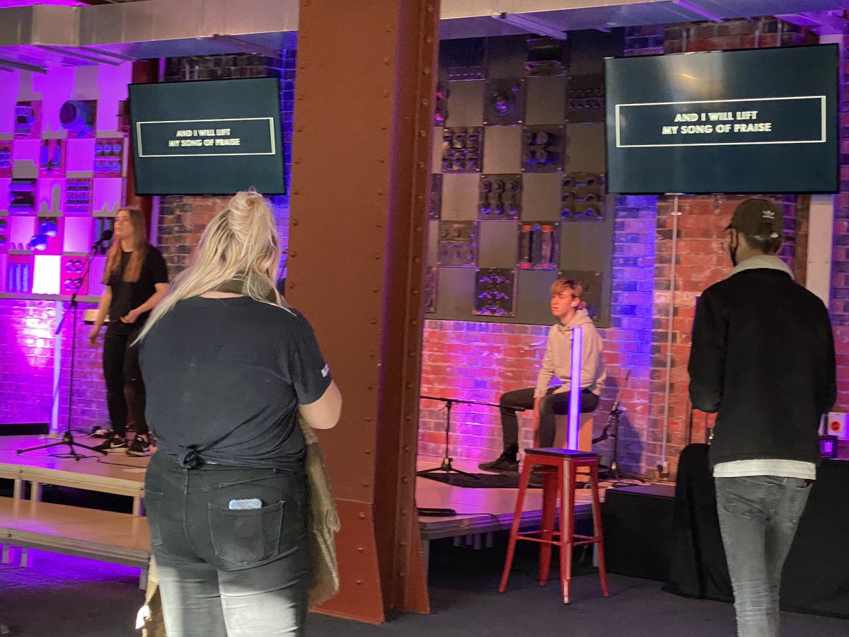 PatternChurch's tweet image. It’s the @430 #PatternStore listening &amp;amp; lifting songs of praise together as we meet #thankful #Jesus #God #Family #NoSinging