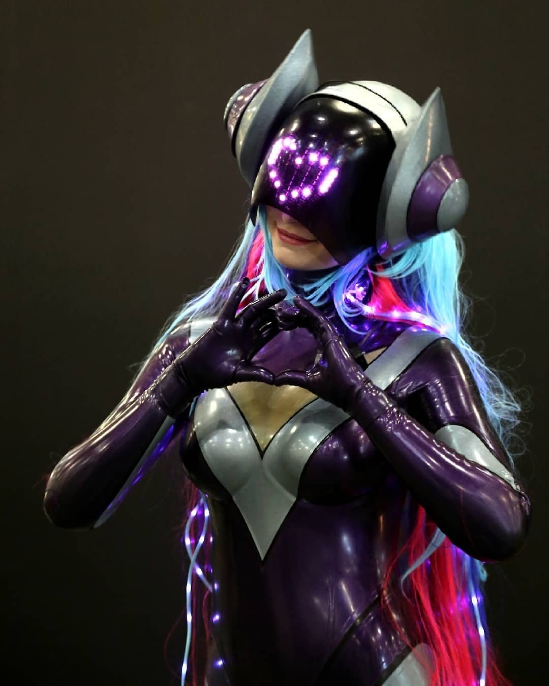 Twitter 上的 #RiotGamesCosplay："DJ Sona #cosplay by Cyber Oleviia  https://t.co/jmK1kybwPV Suit by @AndromedaLatex https://t.co/5GwxgiLv65 . # djsona #sonacosplay #leagueoflegends #leagueoflegendscosplay  https://t.co/IihUTXcowq" / Twitter