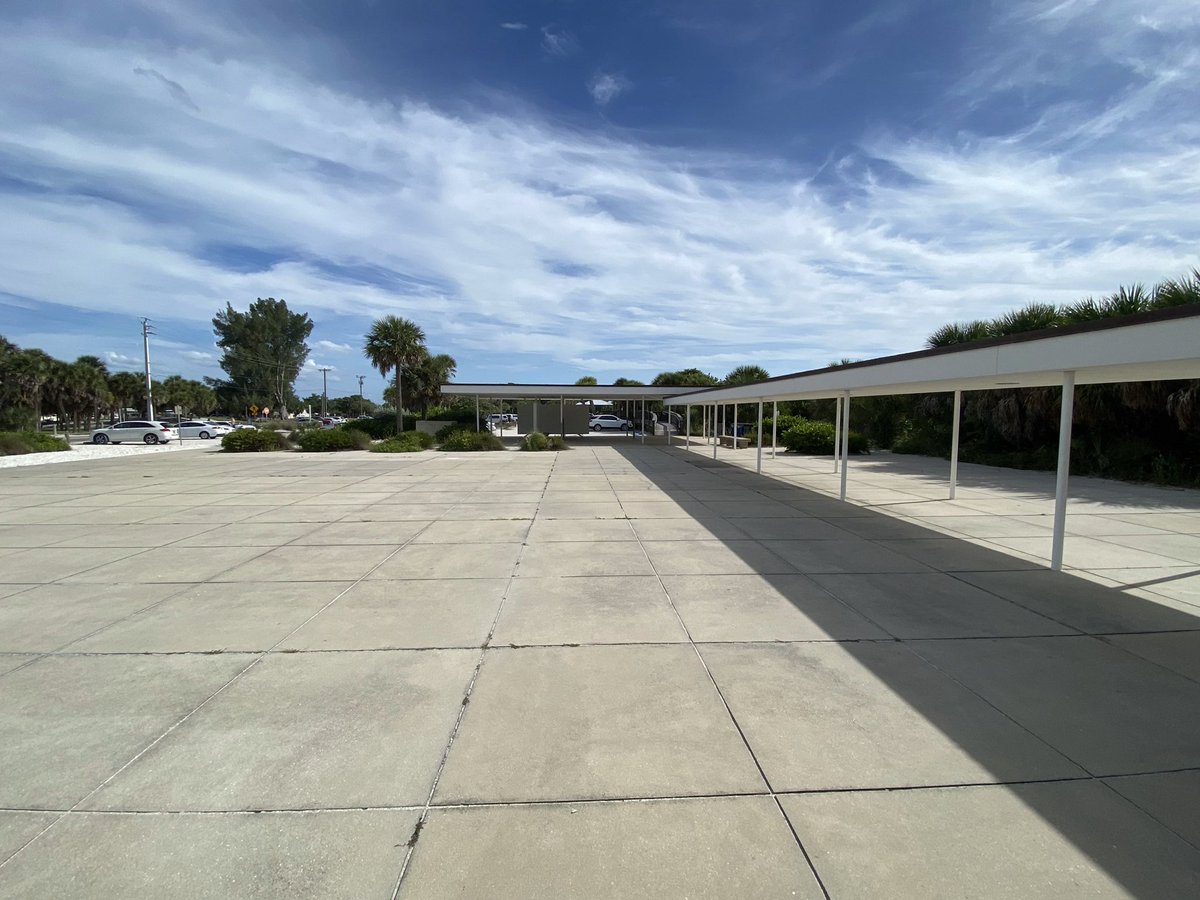 Jakobo_J's tweet image. In keeping with the beach theme, it seems almost as though the pavilion itself is a representation of the beach- the courtyard is the sand, and the blue sky extending from the horizon represents the gulf. Even the clouds appear as waves! #architecuremoderns #metaphoricaldesign