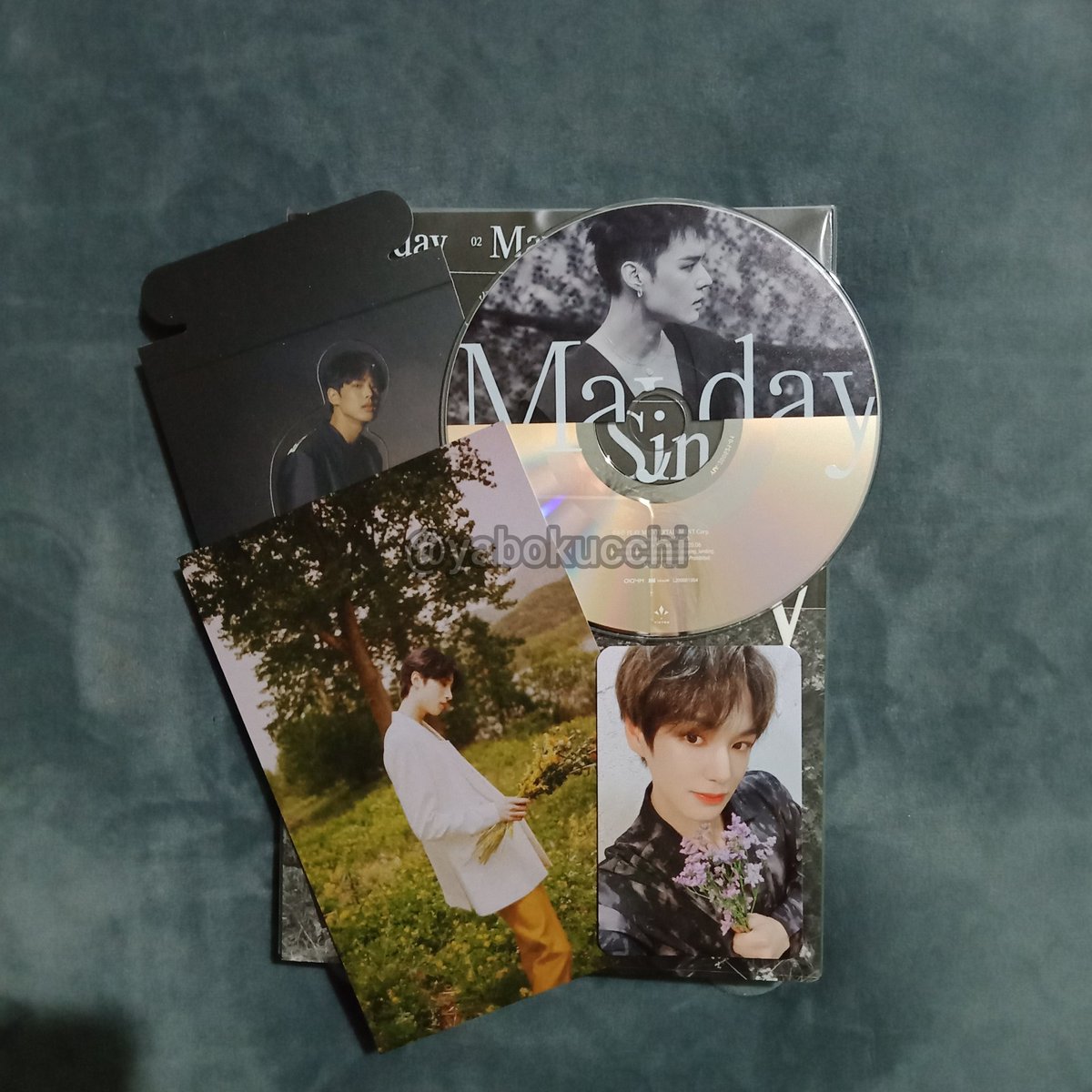 Last mayday album! I am a Chan magnet  Anybody who wants to trade it to a Swoo maider pc? :< I got two Chan maider pc because he loves me too much I also completed wooni's postcard 