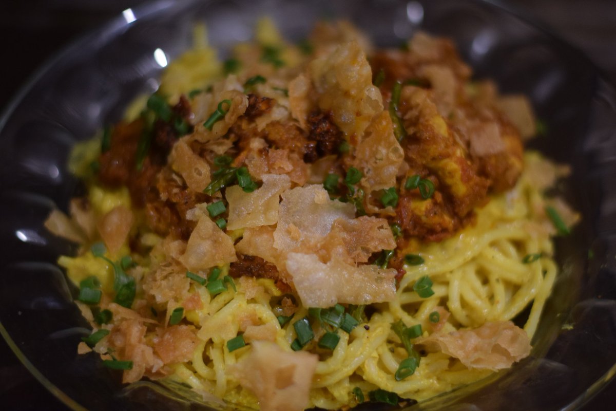 drzeeshanbaig's tweet photo. @desiTraveler @TGDL @pashamom #Khow #suey , is a noodle soup made of egg noodles and curried beef or chicken with coconut milk, served with a variety of contrasting condiments. A squeeze of #LEMON also adds tanginess to khow suey similar to the #Burmese noodle dish ohn no khauk swe 'coconut milk #noodles https://t.co/1V0hbEtbc1