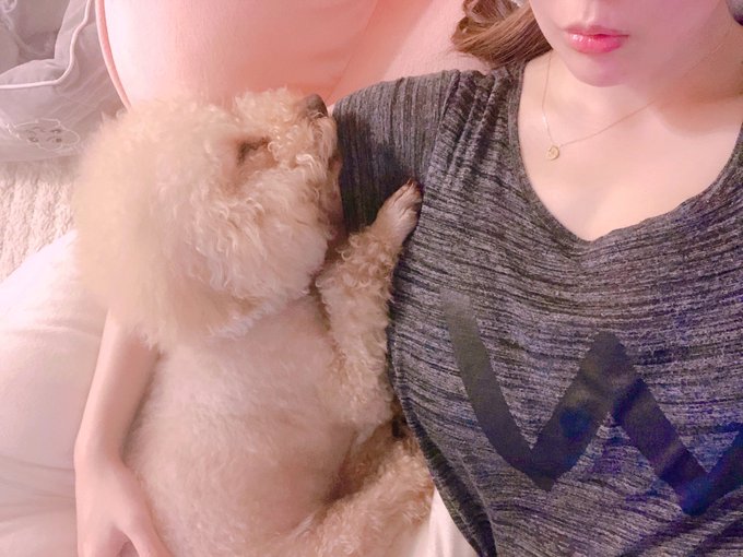 動けなぁい🤫&hearts;︎ https://t.co/WAVyFAETiN