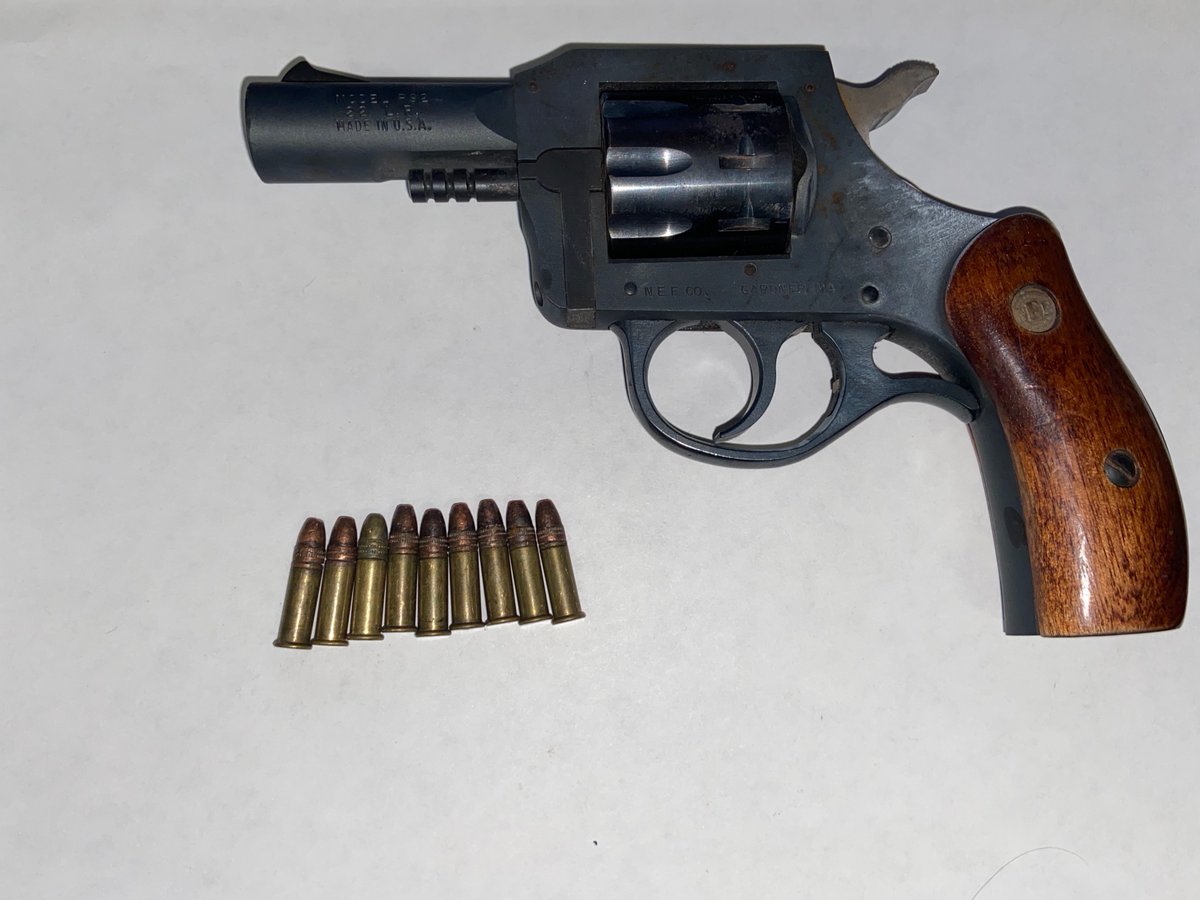 NYPD71Pct's tweet photo. โLast night our special operations team of FIOโs and Violence Suppression confiscated another four illegal firearms while placing known gang members under arrest #onelessgun #crownheights #keepingnycsafe https://t.co/tJAt3PbEZz