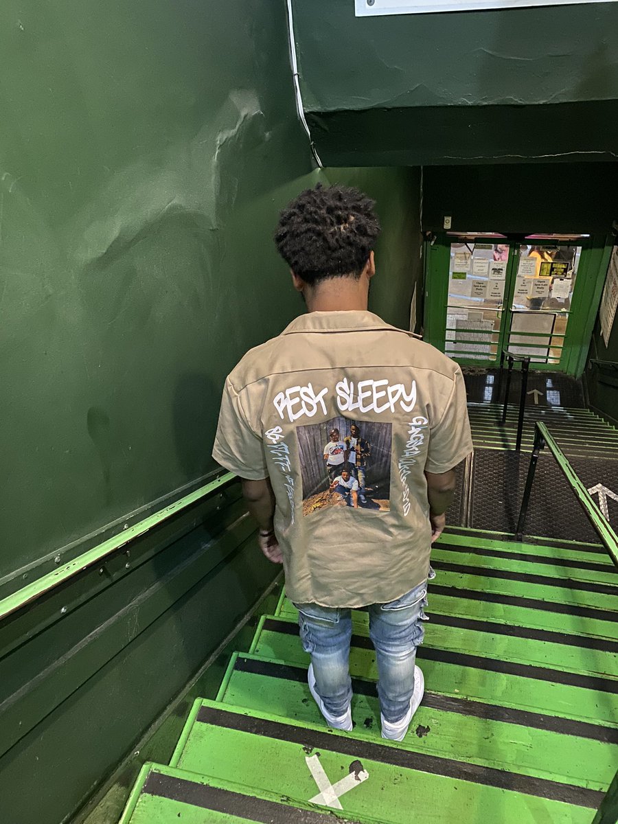 lahwill3_'s tweet photo. Live a lil Cause Niggaz Die Alot #restallmyfallensoldiers #restdboy🕊#restpops #restkay4 #llk7🕊 https://t.co/WNBOFHf37H