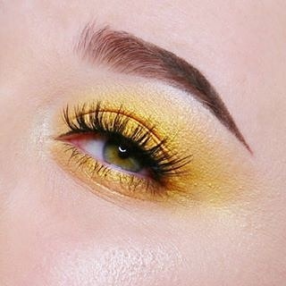OFRACosmetics's tweet photo. It's just another GLAZ-Y SUNDAY ☀️⠀
-⠀
@beccabybeautiful shines from AM to PM in our #OFRAxNikkieTutorials GLAZED DONUT Highlighter https://t.co/OcjjOCkDeo https://t.co/SlUBap02xk