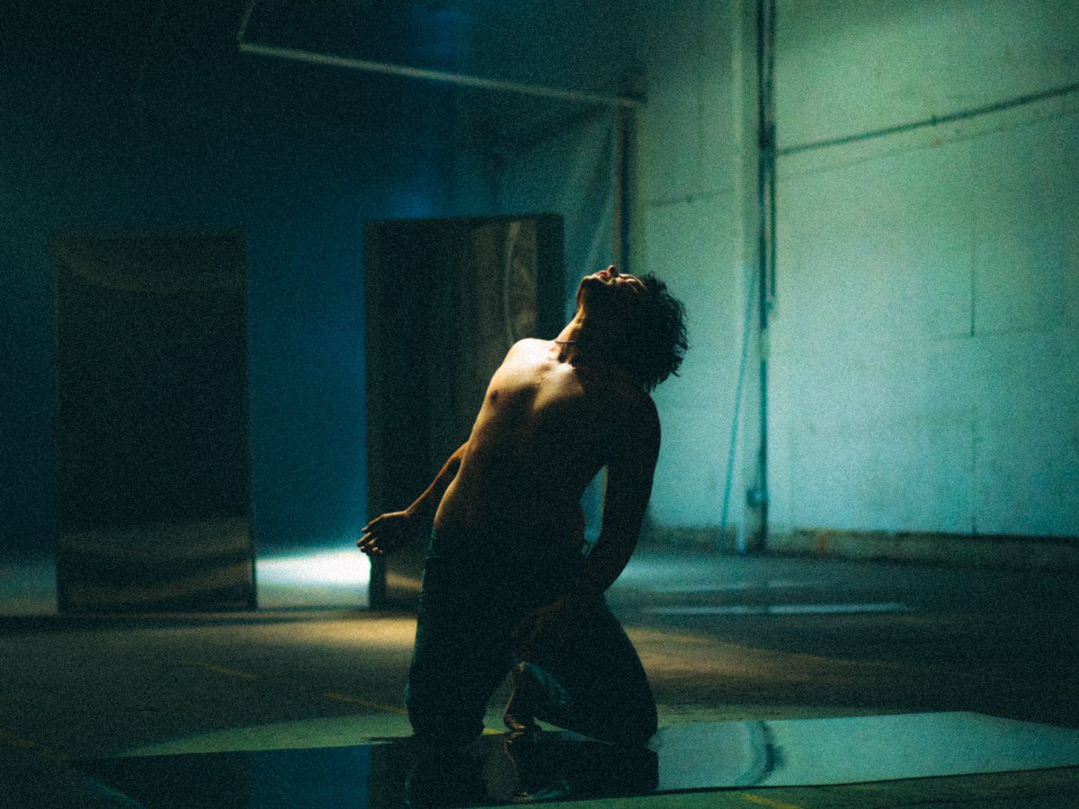 Ashton5SOS's tweet image. Hey skinny skinny 
Don’t you think about the future 
Hey skinny skinny too bad 
Hey skinny skinny 
Stop your thinking bout tomorrow 
You’ll never make it like that 
(Too bad)