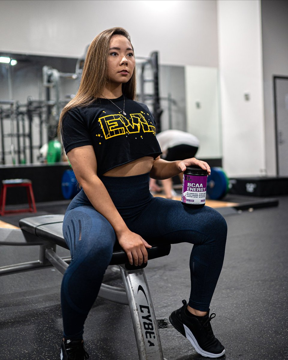 EVLsports's tweet photo. Anytime energy & focus! Green Coffee & Green Tea are used as natural caffeine sources for cleaner energy and focus. Plus, Vitamin B6 and B12 help support energy levels through intense workouts. #BCAAEnergy #EvlutionNutrition https://t.co/Q5csyoOYKh