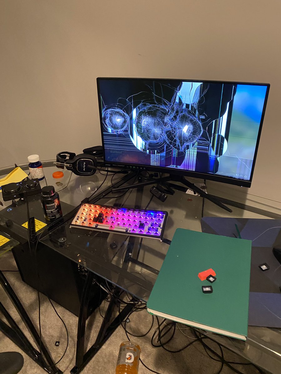 FluvaFN's tweet image. My alcoholic mom just destroyed my whole setup. Life is definitely not getting easier 😞