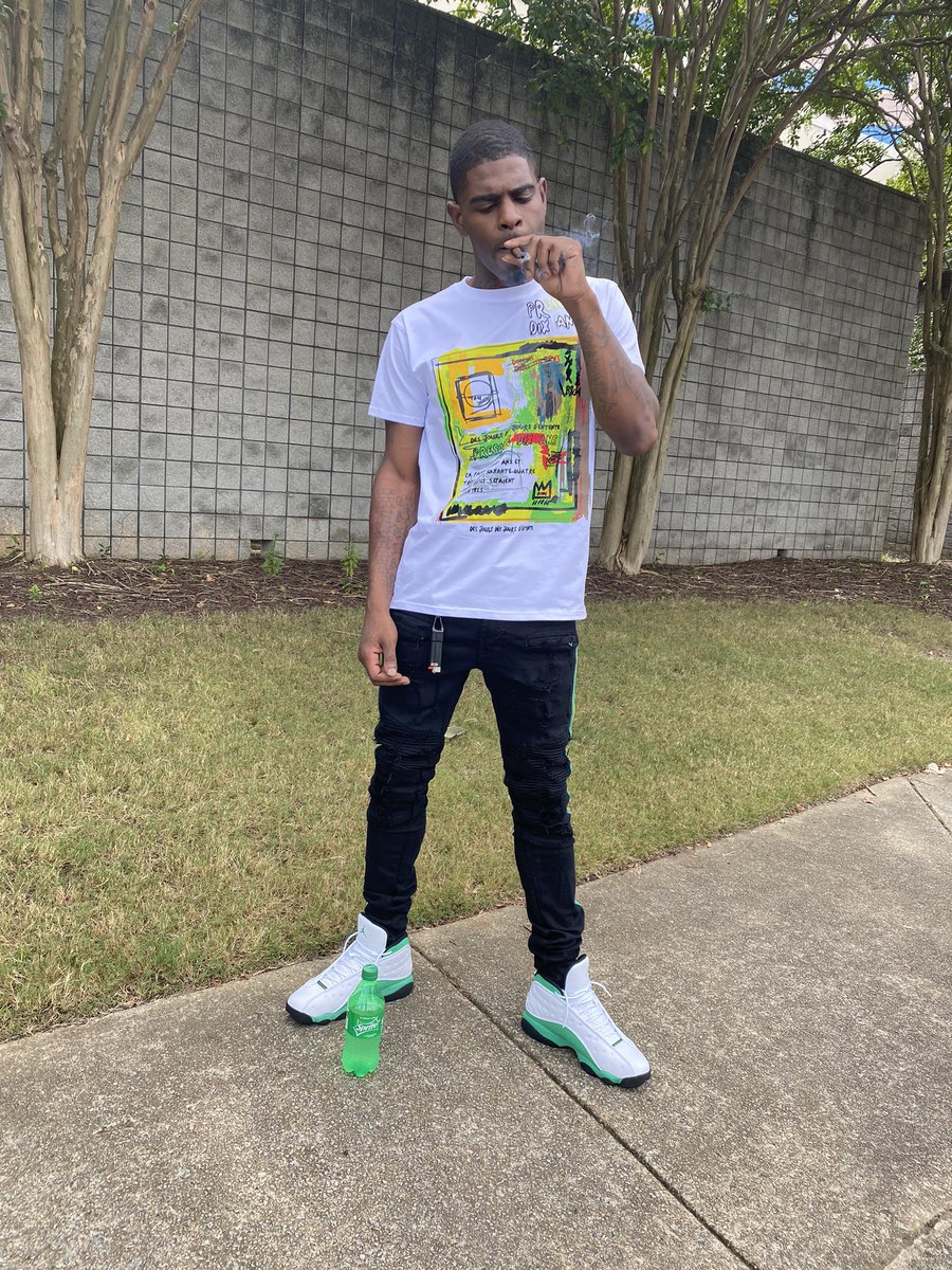 CaesarOrum's tweet photo. Country Boys Don’t Like Da Hood 🦍 So I Meet Dem In Buckhead ⛽️💸💰💪🏾🤫 #CBM #YNS #freequick https://t.co/p9z5SdUjaA