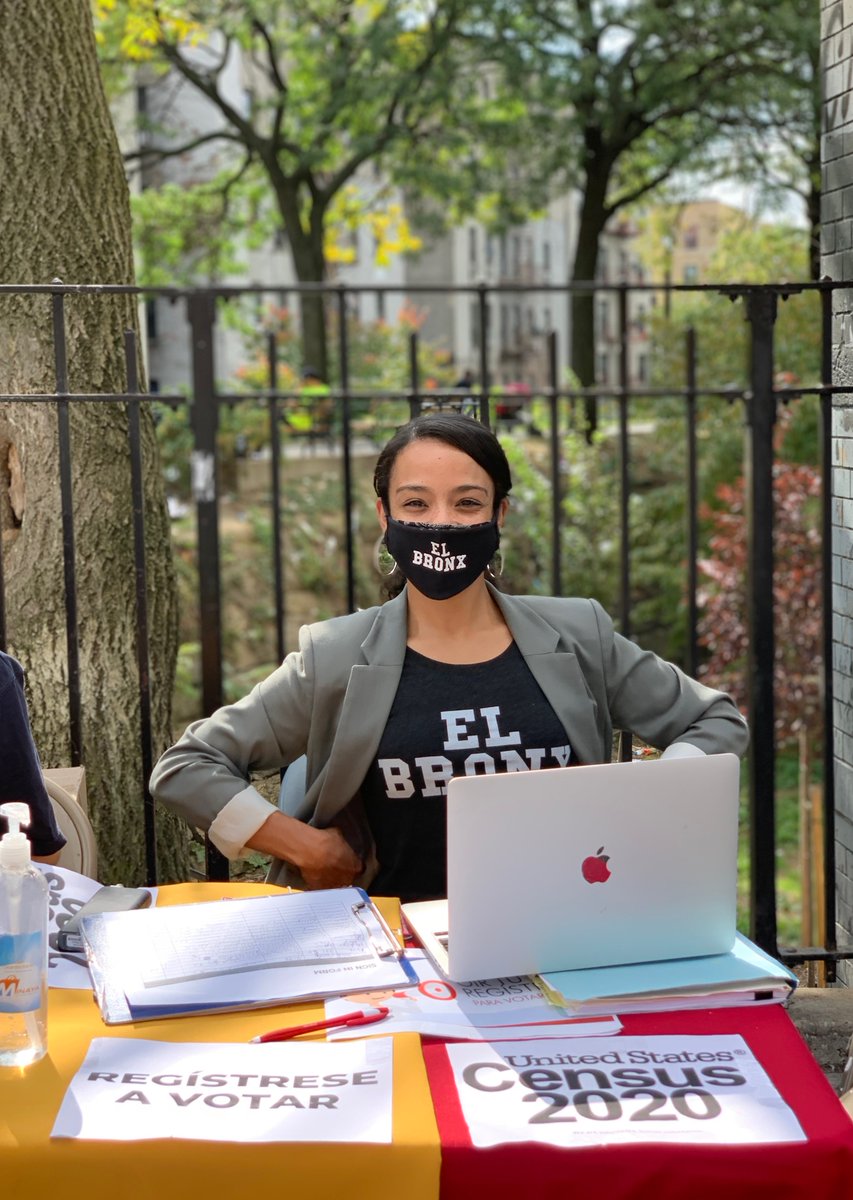 PiSanchezNYC's tweet photo. Beautiful day!

Stop 1: Awesome start today at  Fordham Rd food distro + census + voter registration. 
Stop 2: Now headed to GYO center to distro &amp; count more.
And rounding out at stop 3: Salsa con Census @ Devoe Park,  4pm, join us!

#QueNosCuenten #LetsGetCounted #WeRise https://t.co/kOrisAzIIM