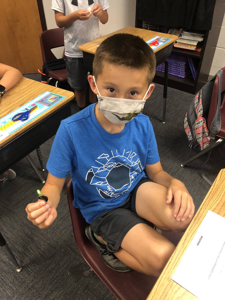 haneemae's tweet photo. Our science lab included making our own flashlights! Students LOVED this lab!! @BelAirElem #electricity #npspanthers https://t.co/SHV052TgX6
