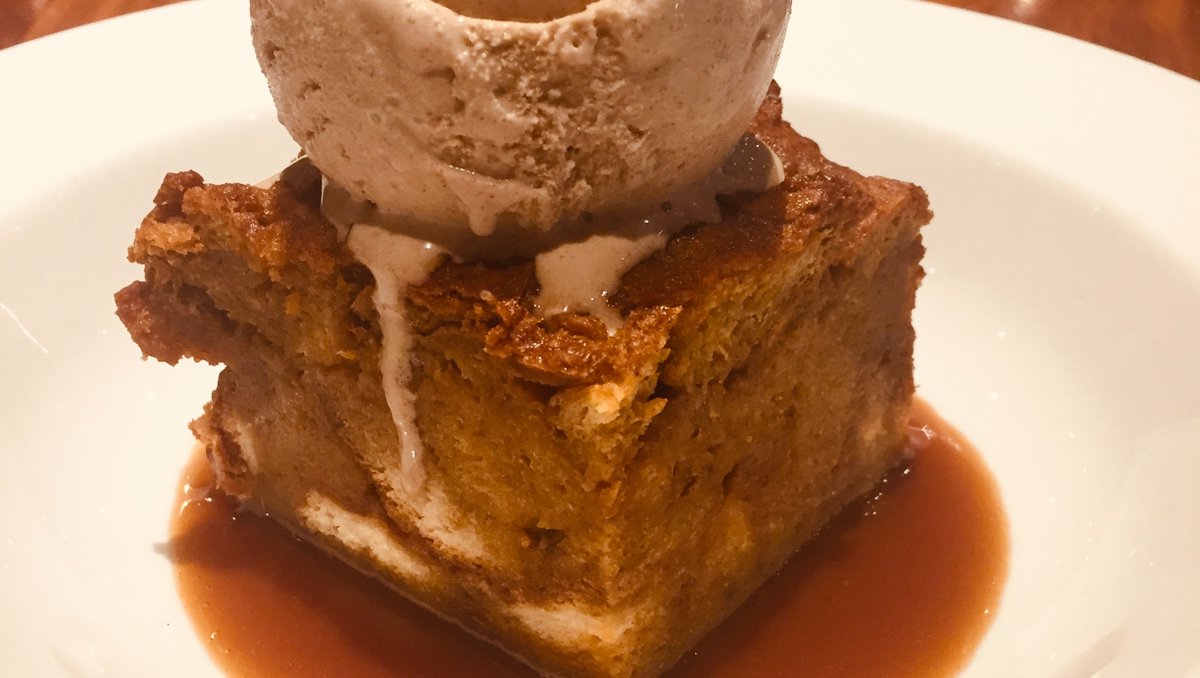 Westside_Tavern's tweet photo. Autumn yum with Chef Ben's Pumpkin Bread Pudding &amp; Fosselman's Cinnamon Ice Cream, a Westside Tavern favorite. #sweet #delicious #desserts #icecream #eatlocal #yummy #fosselmansicecream #breadpudding https://t.co/NWIaCXDWA4