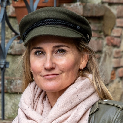 widm_hints_NL's tweet image. Na &apos;Follow the Money&apos; roept Peggy snel de naam van oud-mol Jon van Eerd (niet op het plein). Als iemand Dennis Weening oppert (wel op het plein) zegt ze &apos;Nee, niet iemand die al geweest is.&apos; Afgeserveerd. Handig!!

Deze en meer hints: widm-hints.nl

#widm #mol #demol