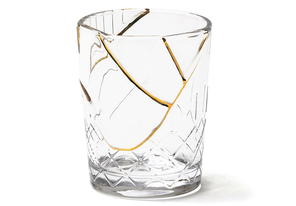 tashtimes's tweet photo. actual footage of #AmyConeyBarrett kuntsugi-ing the glass ceilings #RBG smashed https://t.co/nD53SFoqkh