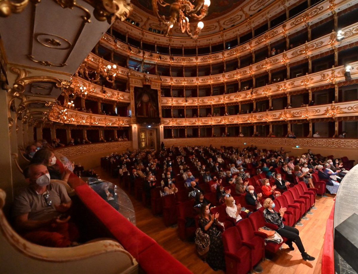 RegioParma's tweet photo. La musica di Giuseppe Verdi, l'incanto del Teatro Regio di Parma, il calore del suo pubblico: questo รจ il #FestivalVerdi.
โจ #ERNANI โจadesso #alRegio.
XX Festival Verdi โจSCINTILLE D'OPERA โจ
#festivalverdi #teatroregioparma #scintilledopera https://t.co/UmoqZaZbRU