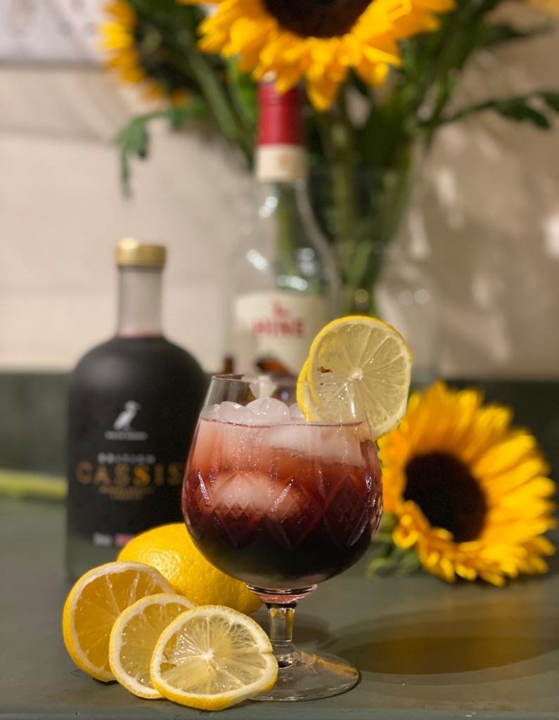 WhiteHeron1876's tweet photo. Brandy Cassis time to celebrate #BrandyWeek. 

15 ml British Cassis
45 ml Cognac
15 ml Lemon Juice
Lemon
Ice Cubes

Thanks @fredds_flowers for the beautiful background blooms https://t.co/n6ir47l3qG