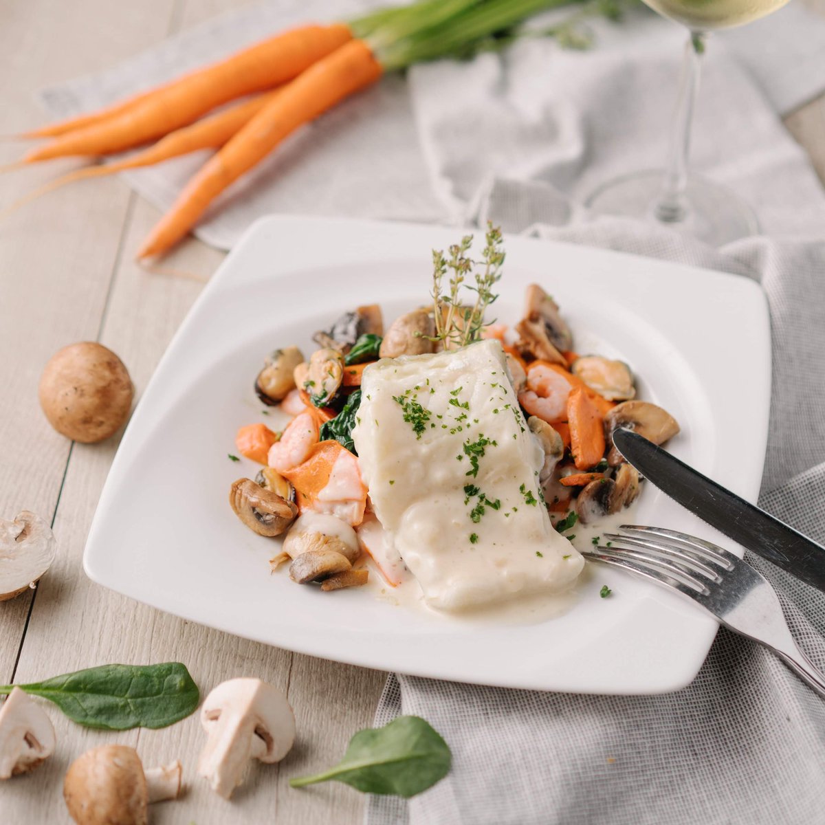LaBrigadeLM's tweet photo. Qu’est ce qu’on mange ce soir ? Avec Léon &amp; Marcel vous avez toujours la réponse ! ��👨🏻‍🍳

Mangez Ultra-frais en un Click ! 📲

https://t.co/20tcU493RK 

#labrigadelm #leonetmarcel #lm #HealthyFood #healthylivestyle #miam #produitsfrais #foodtech #terroir #terroirfrançais 🇫🇷 https://t.co/pambpYTiET