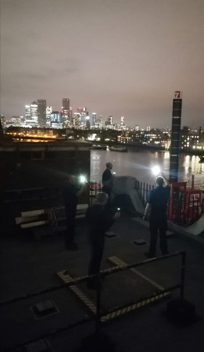 MPSonthewater's tweet image. Team 2 shining a light to remember all our fallen colleagues whilst we mark National Police Memorial Day 2020 #RIPMattRatana #policememorialday #PoliceFamily