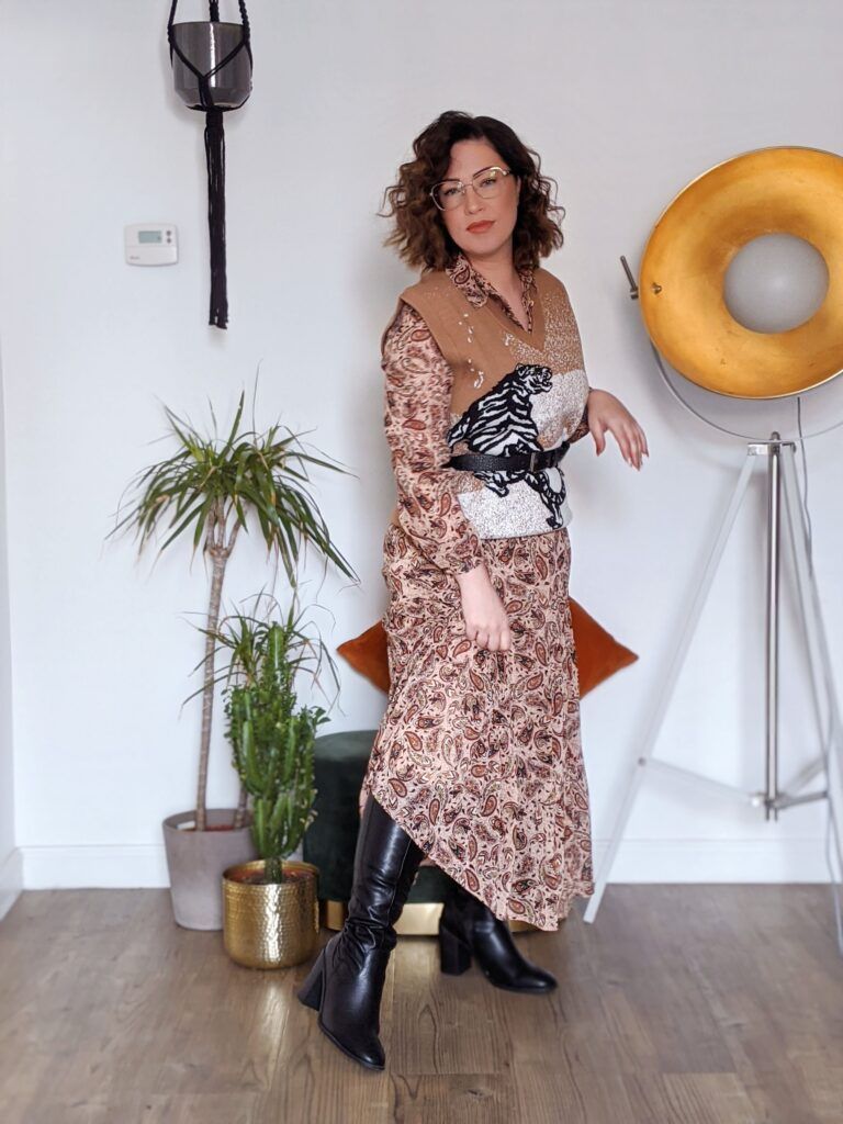 Three Ways To Wear A Sweater Vest >> buff.ly/3mCnsCR #sweatervest #knittedvest #autumntrends #petitefashion #petitestyle #petiteblogger #neblogger #neblog #nefollowers #over30fashion