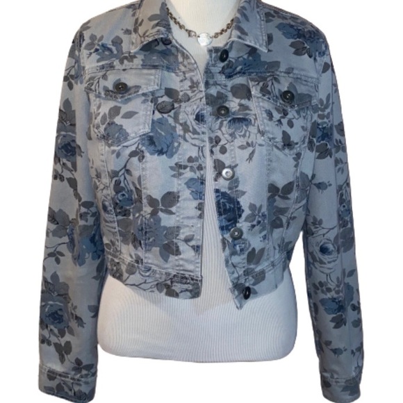 msmc92's tweet image. So good I had to share! Check out all the items I'm loving on @Poshmarkapp #poshmark #fashion #style #shopmycloset #chicos #mossimosupplyco #misook: posh.mk/EPyV4zH579