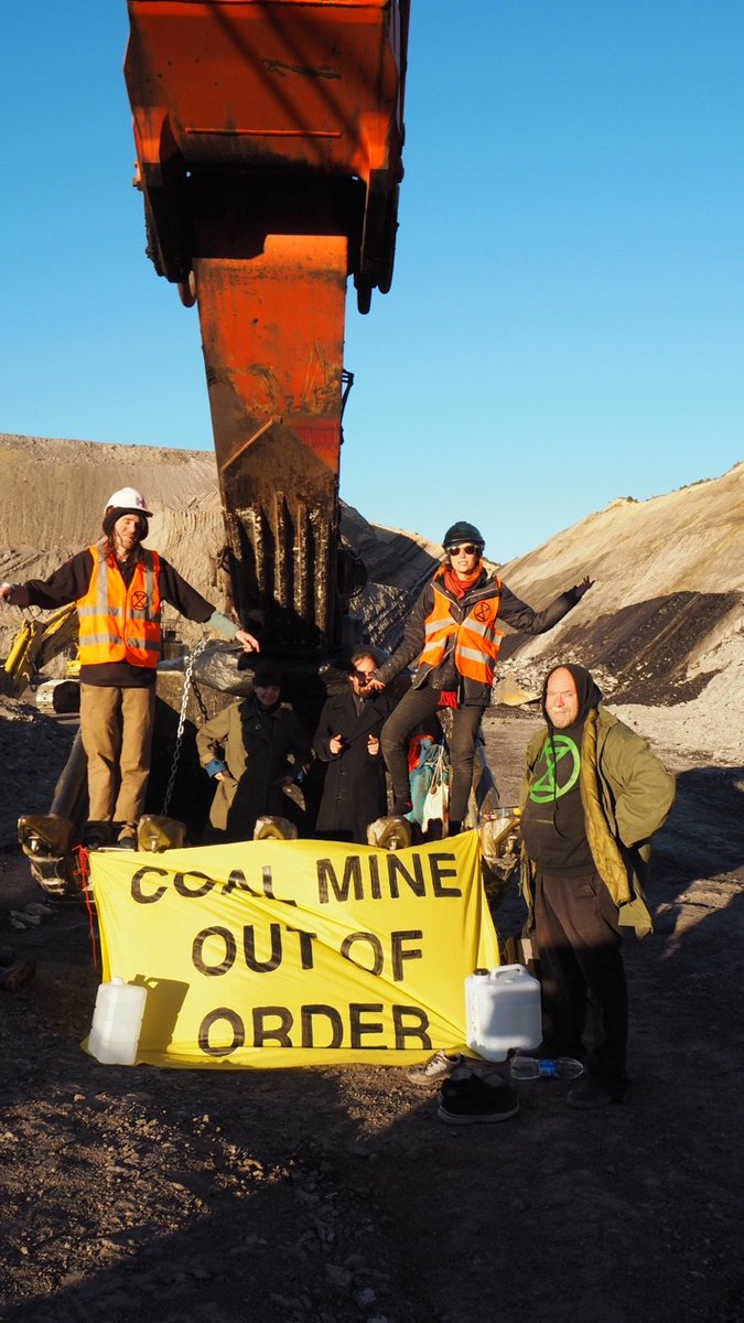 ExtinctionNZ's tweet photo. Today more than 30 rebels have shut down Bathurst Resources' coal mine near Coalgate for #climaterepairs. In the middle of a #climateemergency it is crazy to think about expanding a mine. We call on Bathurst to withdraw their application and work to transition to a green future. https://t.co/FSHF3RX9K4