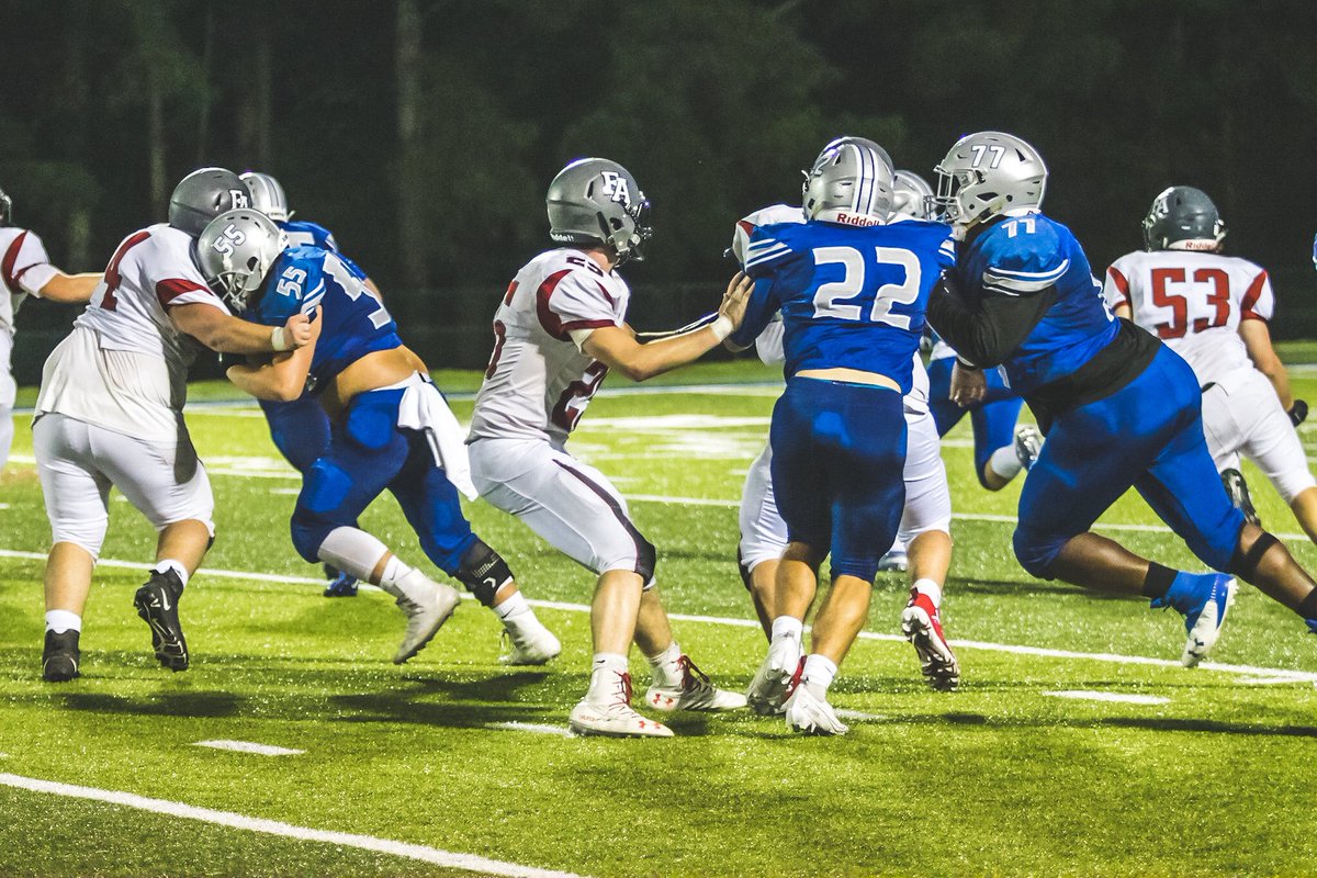 JCEagleFootball's tweet photo. ❤️O-Line Love ❤️ 

The Eagles offense is averaging 221.3 rushing yards per game with 18 rushing TDs.

You can’t do it with the big guys winning it in the trenches! https://t.co/sZ3dexuyXV
