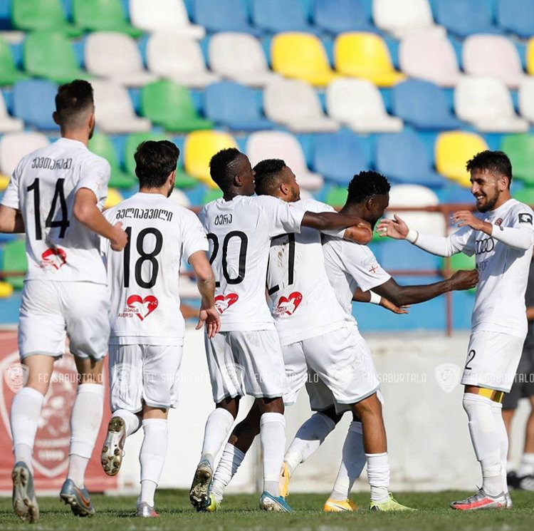 🔴 Saburtalo file en demi-finale de la coupe de Géorgie en battant Kutaisi (2-0). Olivier Boumal contribue à la qualification des siens en inscrivant un but.
L’attaquant camerounais ouvre ainsi son compteur but avec sa nouvelle écurie. 🇨🇲