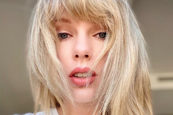 dav_taylena's tweet image. Por ser la única artista  de estos tiempos que nunca ha perdido su escencia a pesar de todo, por tener un gran corazón 💖 con todos y transmitir esa paz y ese amor #TaylorSwifIsLovedParty #TaylorSwiftIsLoved