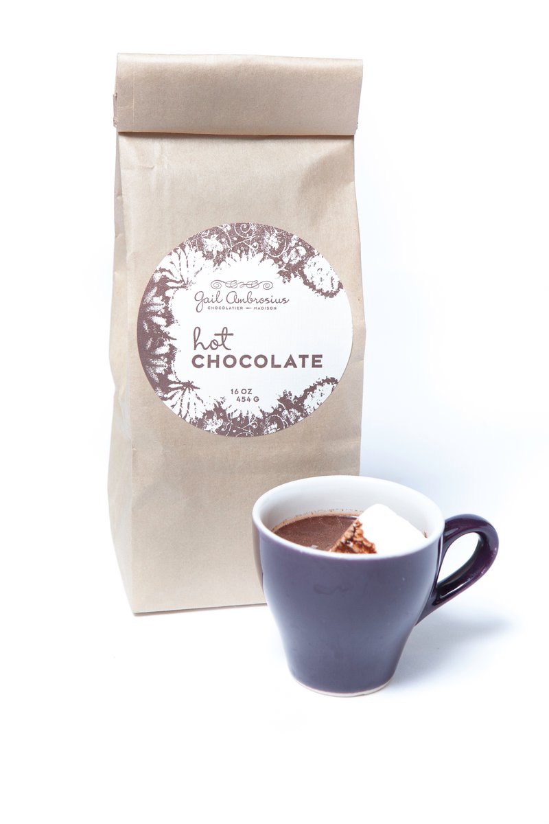 Stuck inside with all the ☔️ rain? 
When your mug is filled with chocolate, your day goes from...
.
 ⛈→🌞 
.
.
.
Have a lovely Sunday everyone!🥰