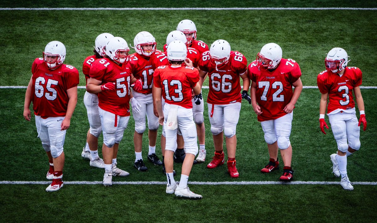 CGSportsNetwork's tweet photo. Center Grove football program improves 18-0 with its 6th sweep of the season, beating MIC foe LC.

Varsity: 66-0

JV: 65-6

Frosh: 50-29

📸: CG Frosh game vs. LC https://t.co/VzPtBI9IWa
