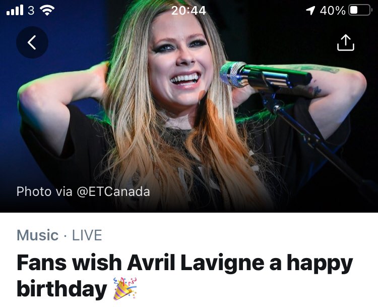 Saw this trending. It was about a week after Avril’s last birthday that Tori & I met her. I almost bought her a slightly belated card, but we only had like 90 mins notice of the meeting... which would’ve been fine, until I became *very* busy purchasing a Jurassic Park book. >