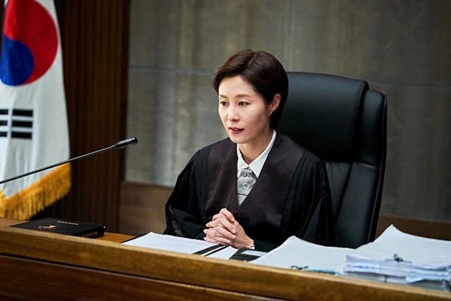 Juror 8 (2019) - Hong Seung-wanSet in 2008 during South Korea's first jury trial. Eight ordinary citizens from different backgrounds are summoned to be jurors of a criminal trial.