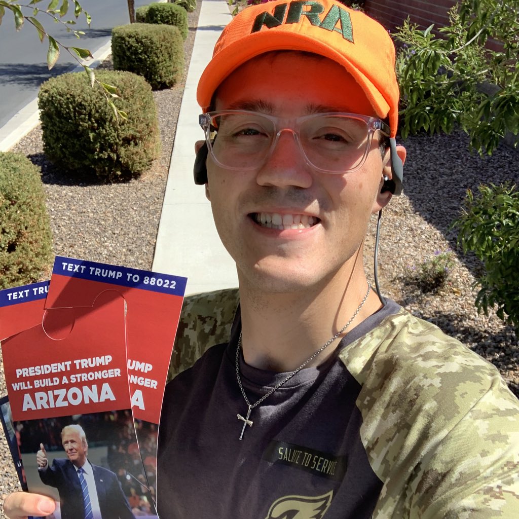 Christ0pherAZ's tweet image. I spent the afternoon talking with voters about our awesome LD21 candidates and passing out signs for @realDonaldTrump and @DebbieLesko!

The demand for signs was overwhelming, had random people driving by stop and ask for signs, voters are ready to #KeepArizonaRed! #LeadRight