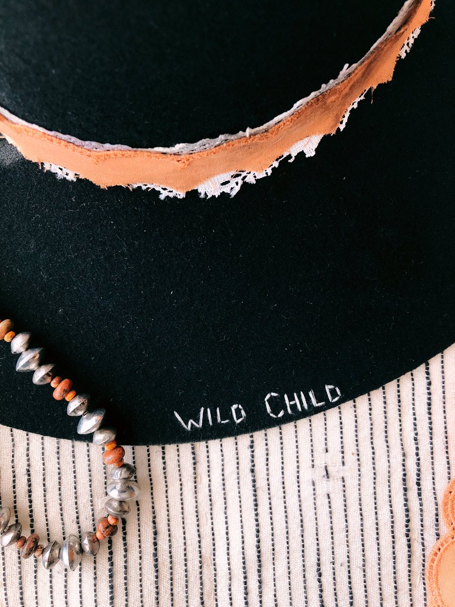 wildchildORIG's tweet image. FALL GIVEAWAY: 

Win this customized C1H felt with a matching necklace ($285 value).

Get extra entries by spending $ on the site (new releases later today &amp;amp; this week!) and following our Instagram!

ENTRIES WILL BE DRAWN FROM THE HAT WHEN WE REACH 2.5k FOLLOWERS ON HERE🖤