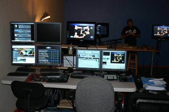 That Winter  @sirscoots and I sat at the Hyatt bar and started brainstorming ways to make CS a live broadcast. In CS you could only go forward and back when trying to select a players POV. We needed a way around it. The 5 in game camera solution was our answer. Our 2006 setup.