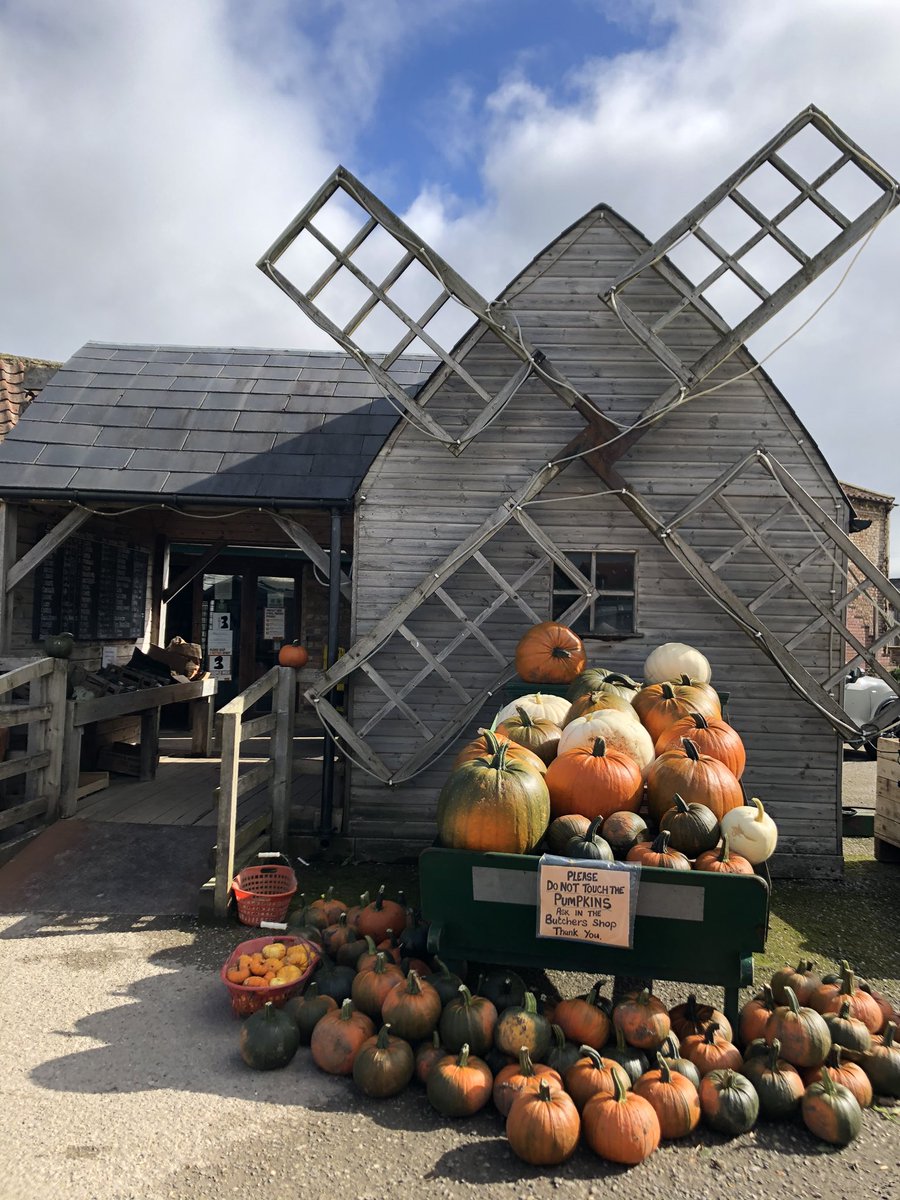 lorribrks's tweet photo. Dinner tonight thanks to The Whole Hogg @wholehogg_ such a lovely welcome at the farm shop today #windmill #harvest #pumpkindisplay https://t.co/aJQ59TYXq3