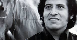 Un #28Sep de1932 nace Victor Jara, compositor y cantor popular; dramaturgo y director teatral; investigador de la música popular y tradicional Chilena. Autor de sentidas canciones como: El derecho de vivir en paz, Te recuerdo Amanda y Plegaria aun labrador. 
#FelizLunes 
#cultura
