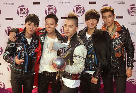 In 2011, BIGBANG won the Best Worldwide Act at the 18th annual MTV European Music Awards, beating out Britney Spears and others. This was a fan voted award.  #BIGBANG  @YG_GlobalVIP
