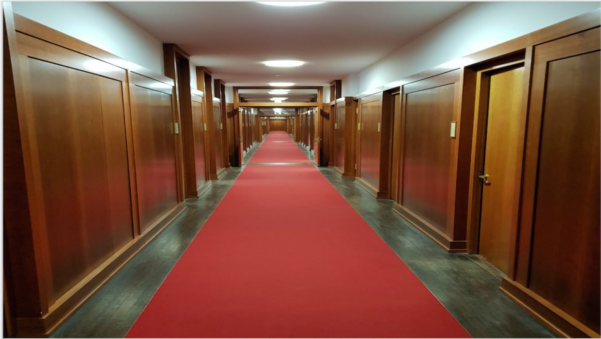 This is what most of the AA looks like today: long halls and closed doors not terribly conducive to collaboration… Walking through I felt uncomfortably reminded of the hotel in the film “The Shining” (the rest of the tweets are in a new thread).