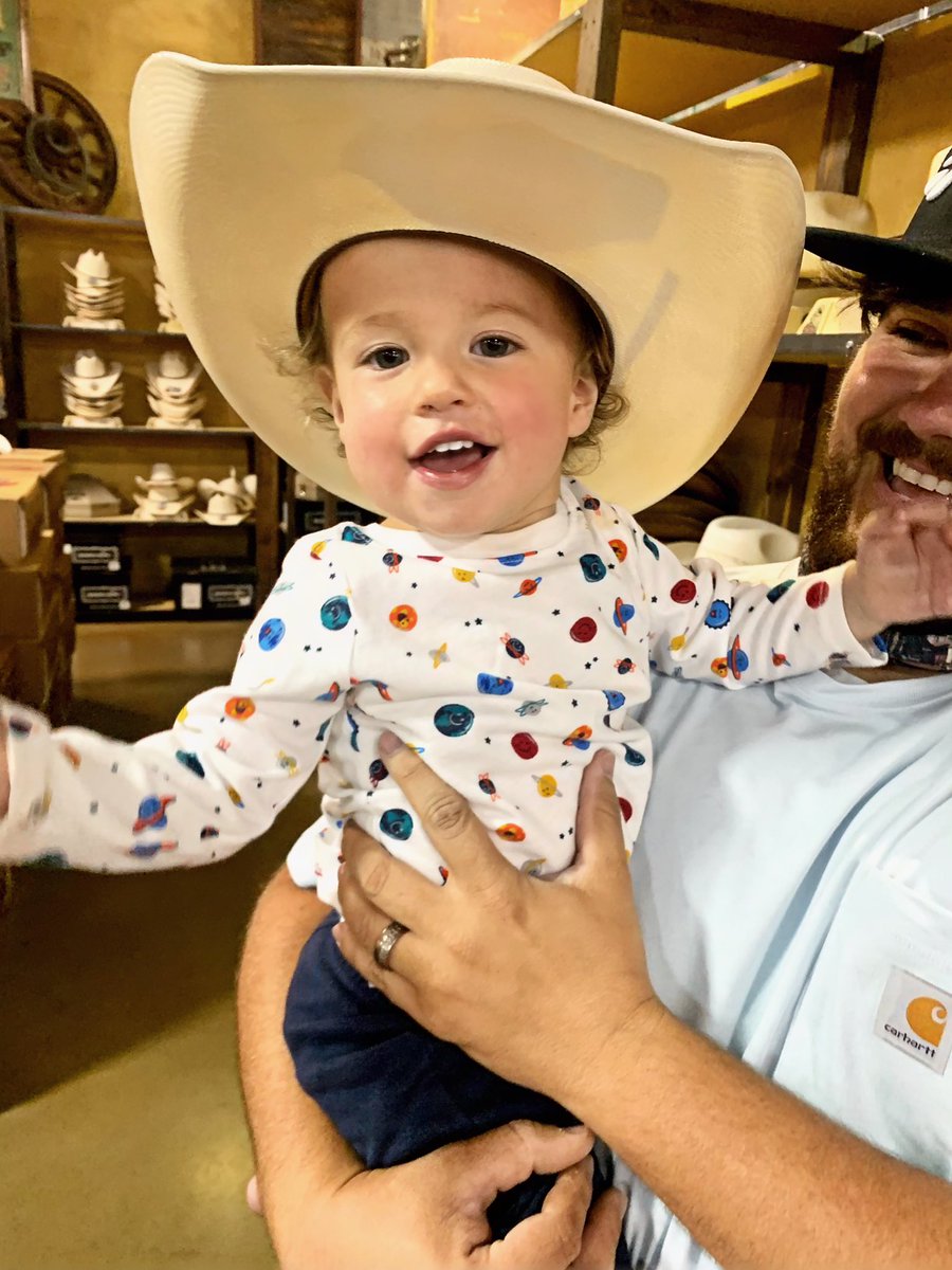 Chey_Harris12's tweet photo. Mamas don’t let your cowboys grow up to be babies 😉 https://t.co/1m6JbVsQPK