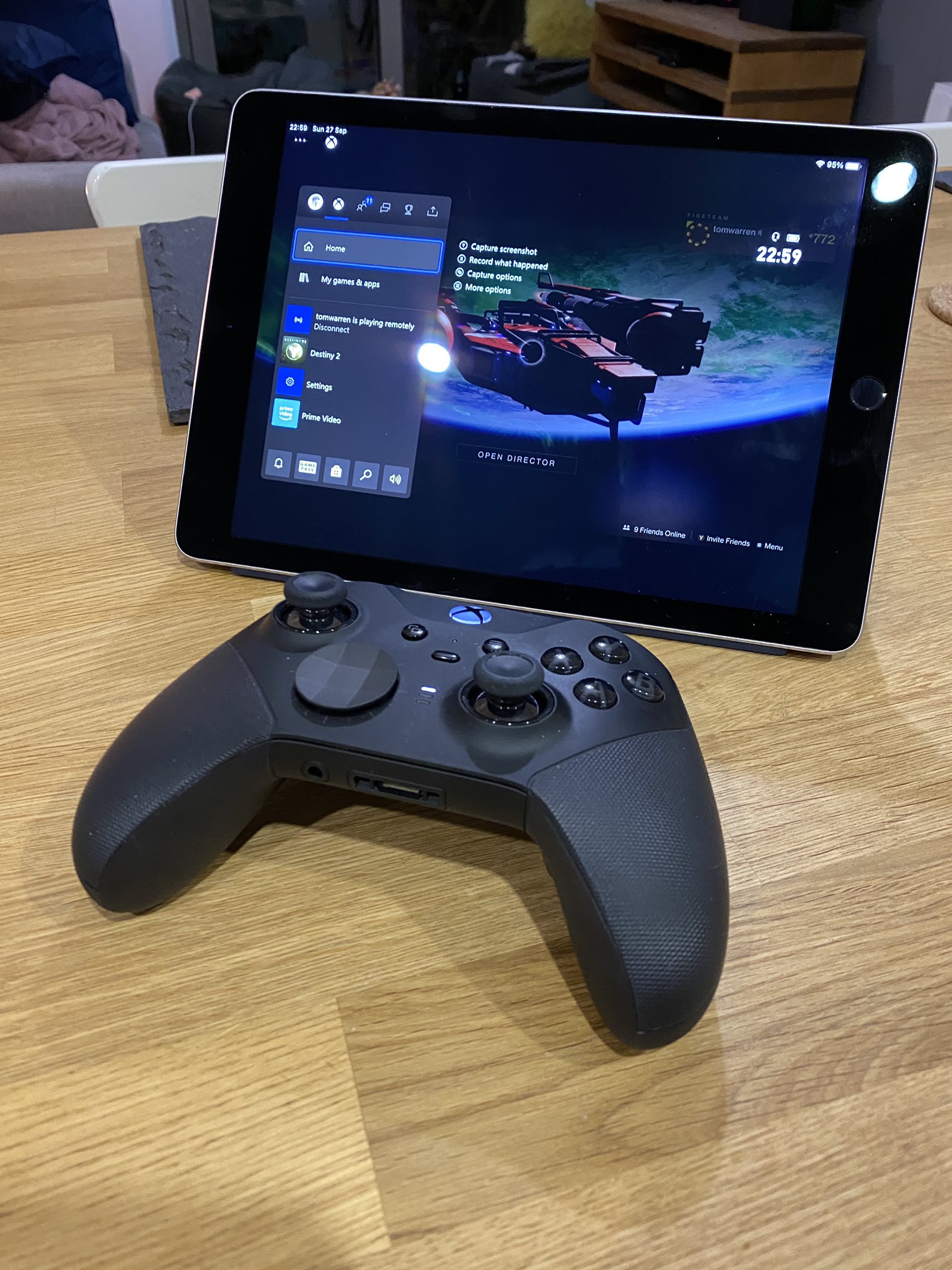 Tom Warren on X: Apple's Xbox and PS4 controller support turns an iPad  into a portable game console. I'm kinda excited about Apple's support of  game controllers for PS4 Remote Play, xCloud