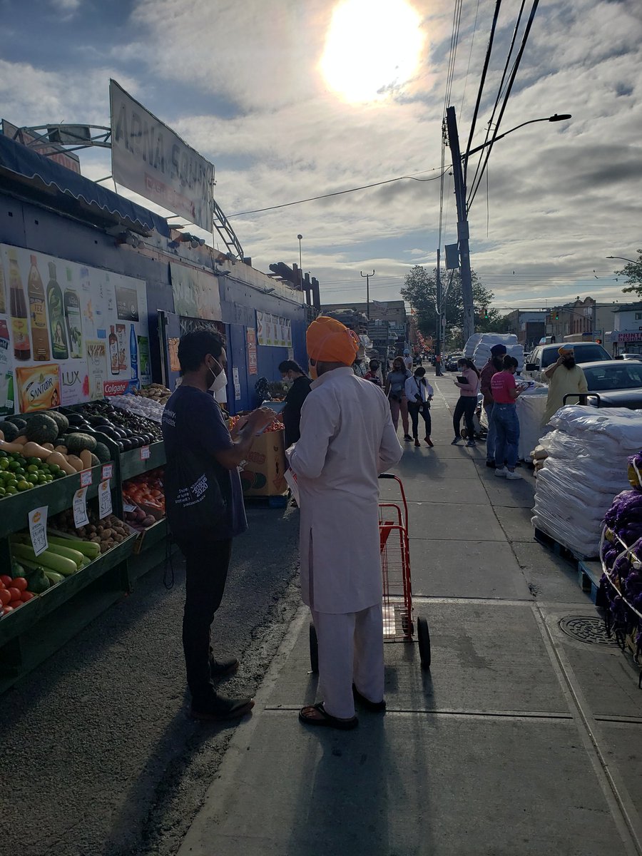 After which we led a dholi procession thru 101 Ave(Punjab Way) letting people know about the census and helping 40+ families fill it out.  #CensusBarat