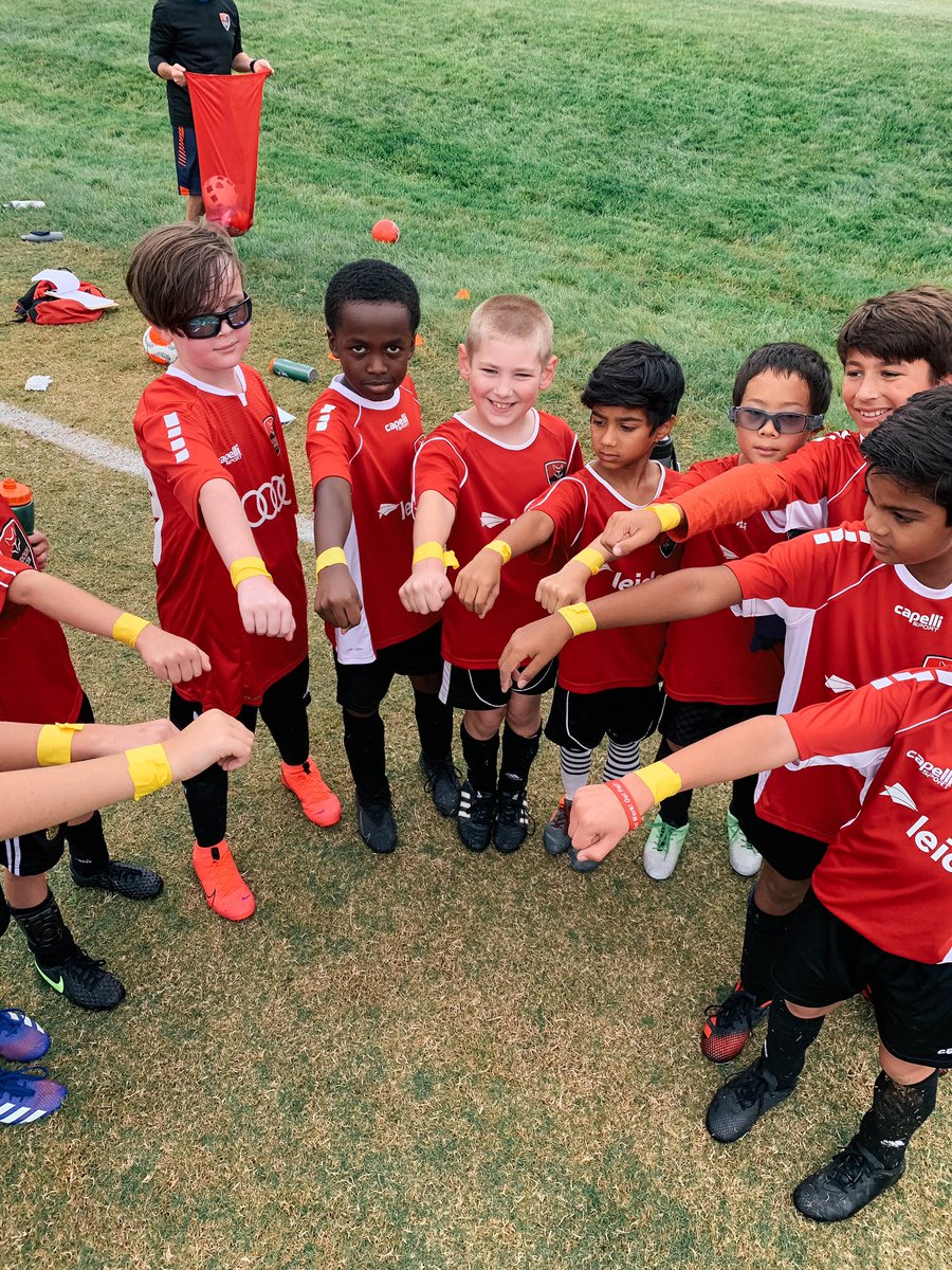 loudounsc's tweet photo. So proud of this club. Amazing weekend of soccer and repping a cause that hits home for us and many of our members. We #GoGold to honor all of the kids who have lost their fights with cancer and the warriors still fighting. This September and always.ππ
#GoGold #MathiasStrong https://t.co/KkqZnAbLn3