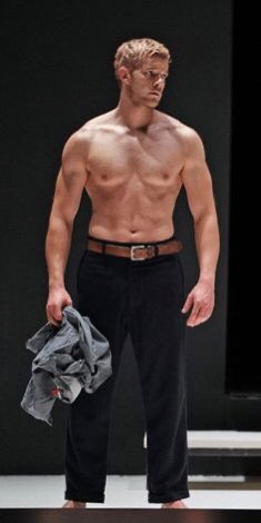 Well. It’s still #SeductiveSunday on some parts of the world, innit?