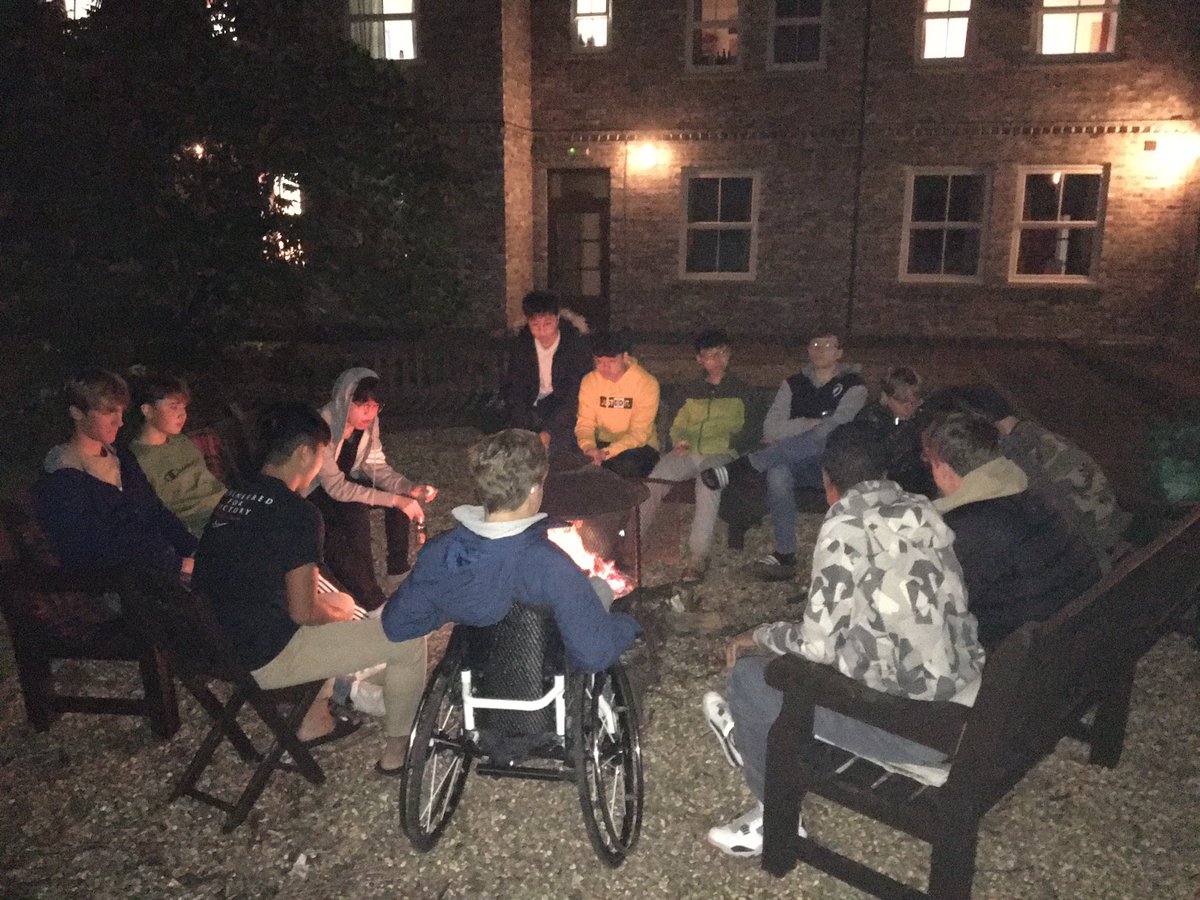 As the sun ☀️ set on our 3rd week back, there was still time to fit in a cheeky BBQ 🍗 after chapel with the #FenwickSmith boys and chill around the fire 🔥 pit. #iloveboarding @PockSchool