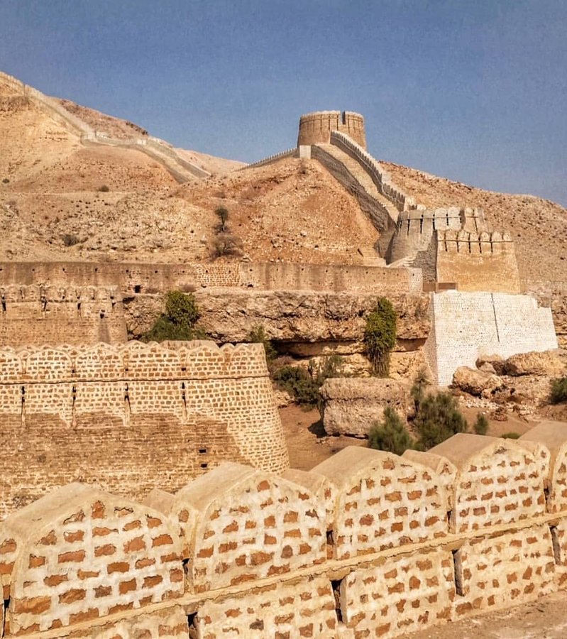 Ranikot Fort, Jamshoro, Sindh. Fort is also known as "The Great Wall Of Pakistan" and is believed to be the world's largest fort with circumference of 26 kms. #VisitPakistan2021  #WorldTourismDay