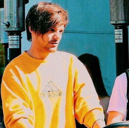 Just Like You It helped me to see beyond everything, to love myself more, to appreciate the people around me more, to appreciate things more, Louis with the video for Just Like You gave such a beautiful message that it is a song That even with the Walls album I love a lot