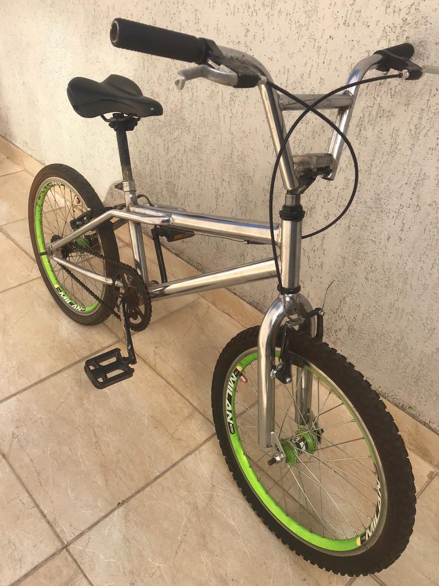 _skini's tweet photo. Cole, eu ralo na @RappiBrasil e na @99Food fazendo entrega de bike. Hoje eu fui fazer uma compra de um pedido no Carrefour do Shopping Cidade aqui em Bh e quando saí de lá a bike tinha sido furtada
Se alguém souber ou ver ela em algum lugar aí da idéia por favor
DA RT AÍ 👈🏽 https://t.co/nYEskk86Vp